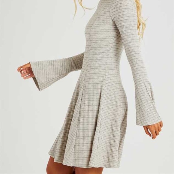 NWT Altar’d State Bell Sleeved Dress - Picture 5 of 7